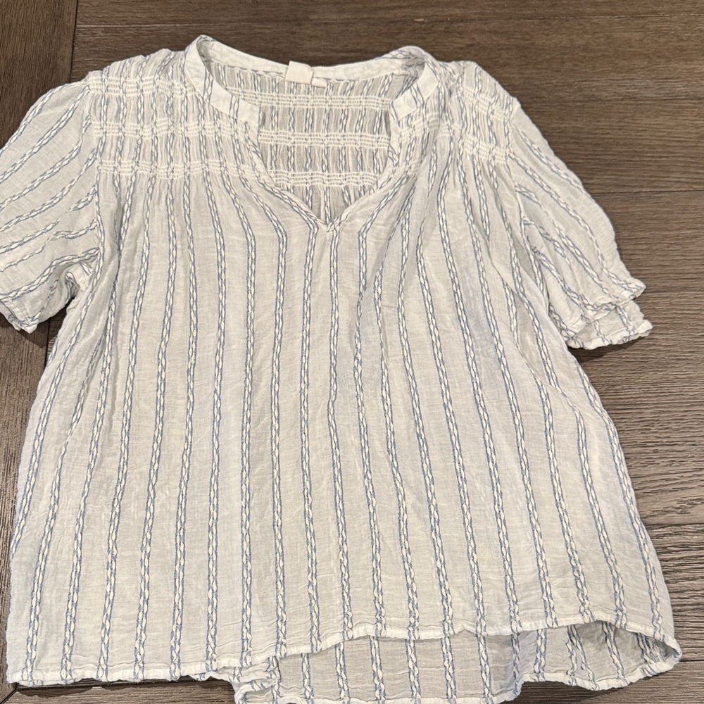 GAP White Short Sleeve V-Neck Textured Stripe Blouse